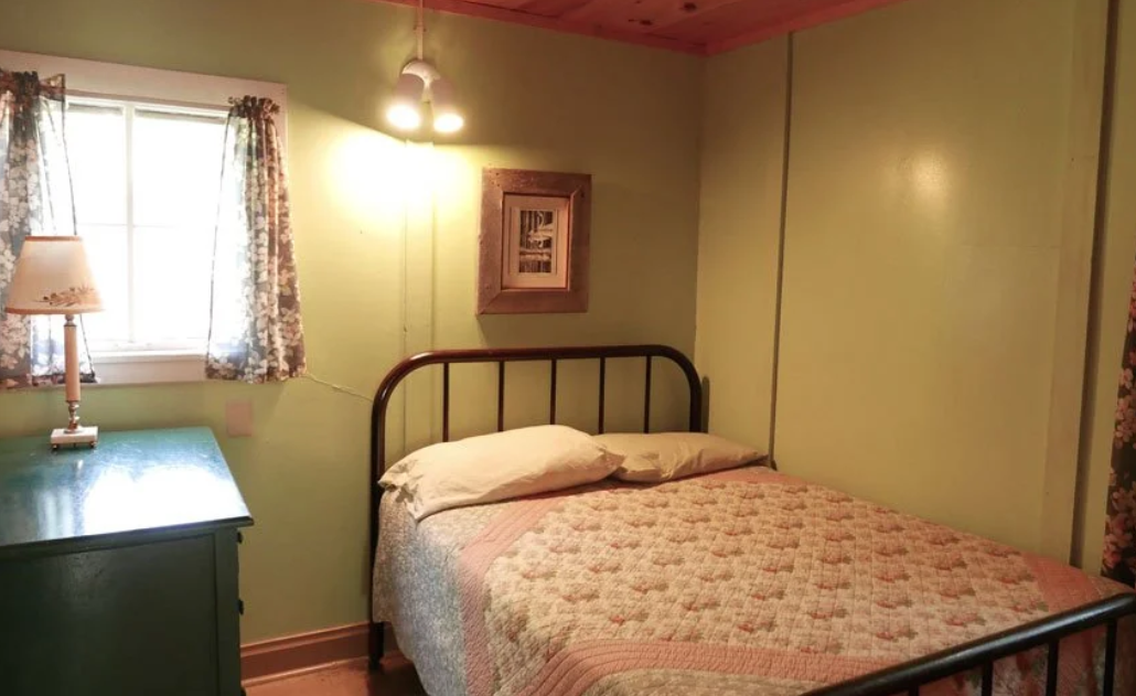 Bear Paw Cabin Bedroom Grey Wolf Loge Orr MN Pelican Lake