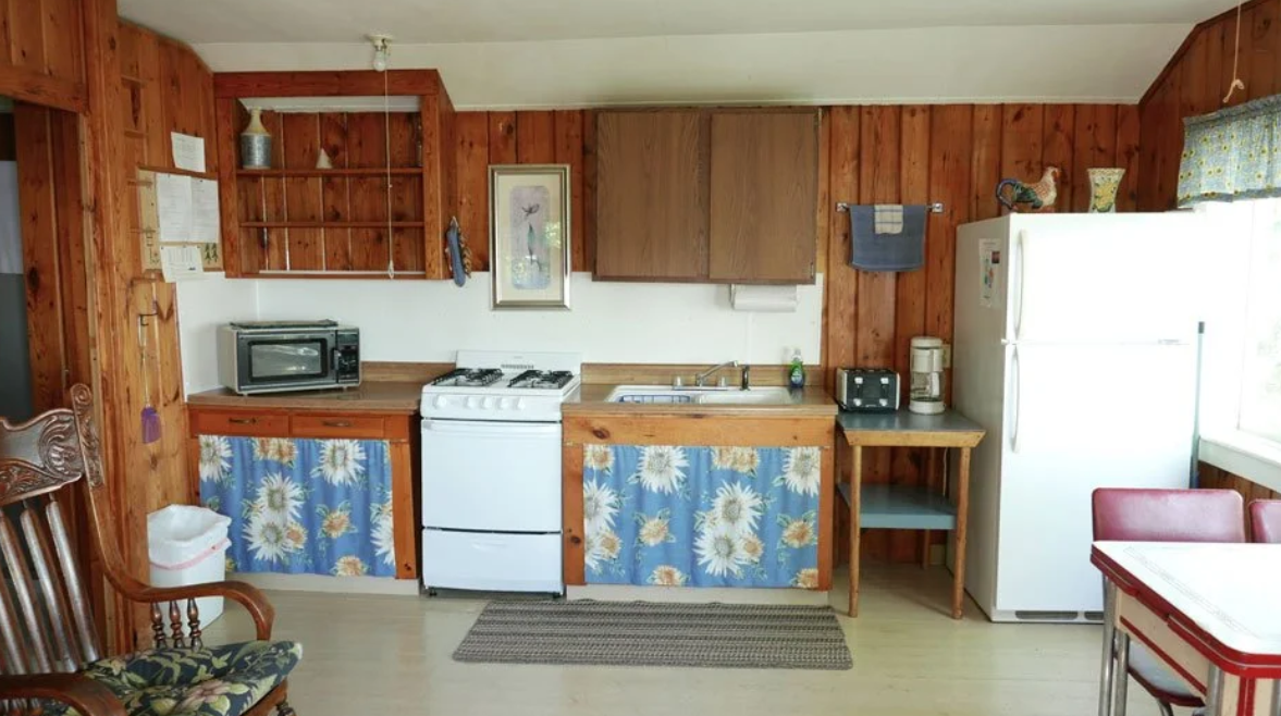 Rocky Point Kitchen Grey Wolf Lodge Cabins Orr, MN